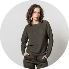 01 blusa lisa decote canoa tricot feminino