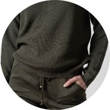 02 blusa lisa decote canoa tricot feminino